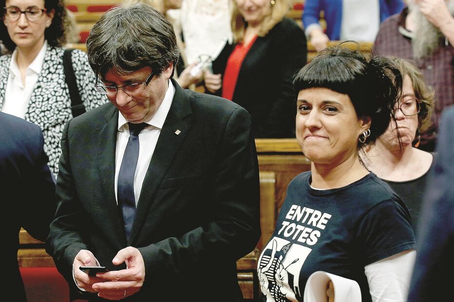 Anna Gabriel seguiu o exemplo de Carles Puigdemont e deixou a Catalunha para fugir à Justiça espanhola   