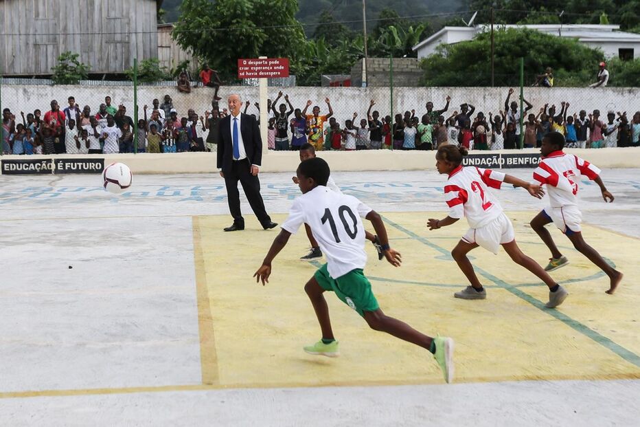 Marcelo foi árbitro num jogo de futebol em São Tomé e Príncipe