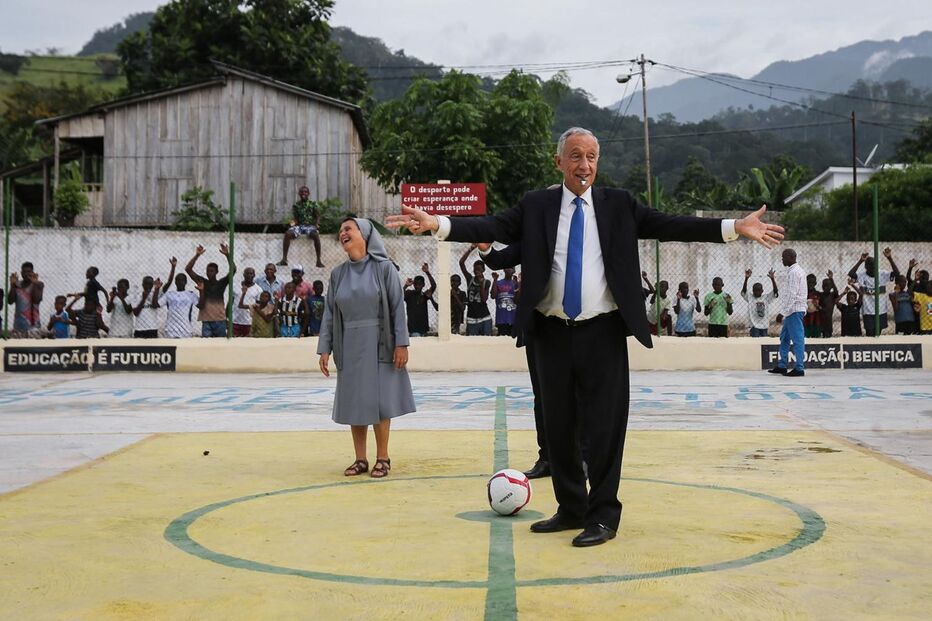 Marcelo foi árbitro num jogo de futebol em São Tomé e Príncipe