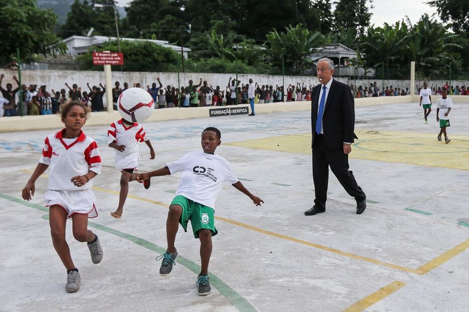 Marcelo foi árbitro num jogo de futebol em São Tomé e Príncipe