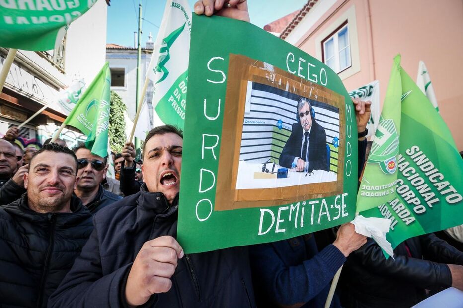 Guardas prisionais em protesto