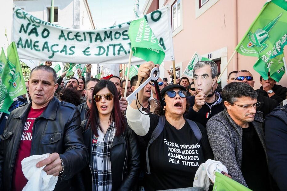 Guardas prisionais em protesto