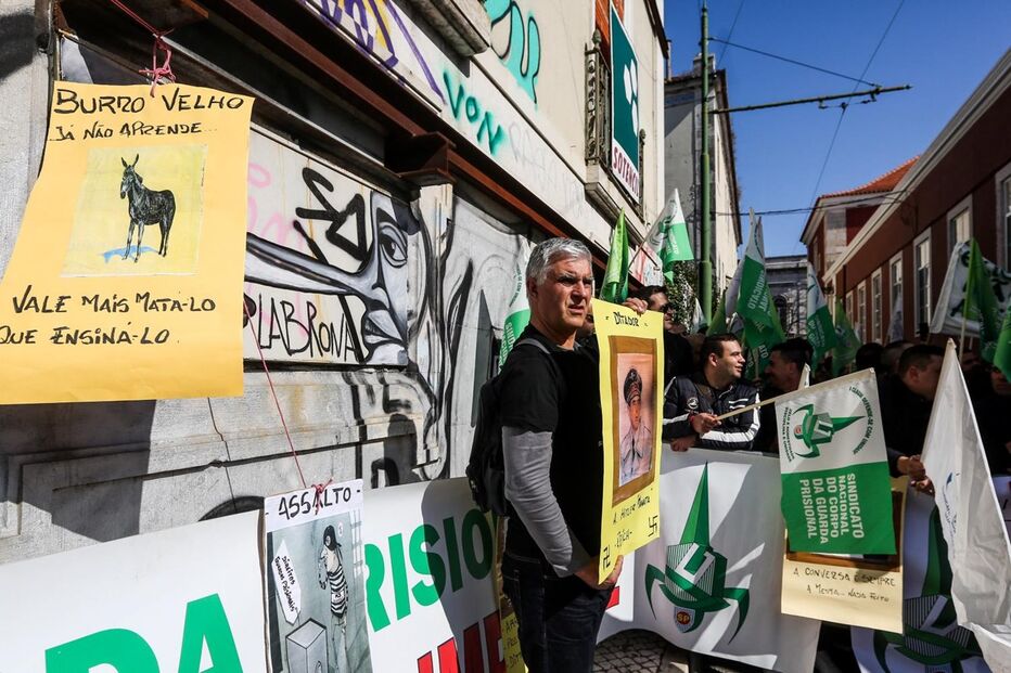Guardas prisionais em protesto