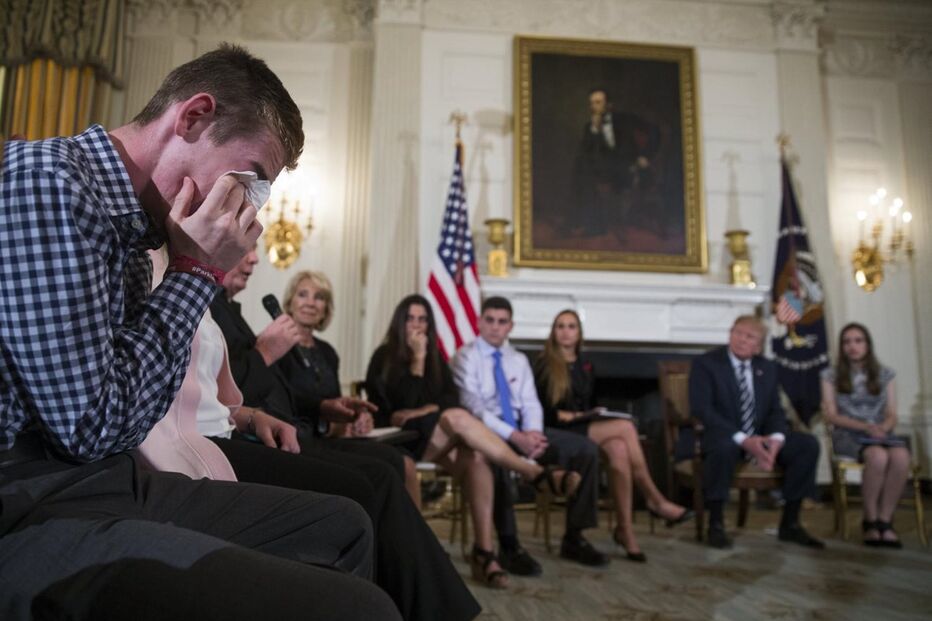 Presidente ouviu relatos de sobreviventes do massacre na Florida 