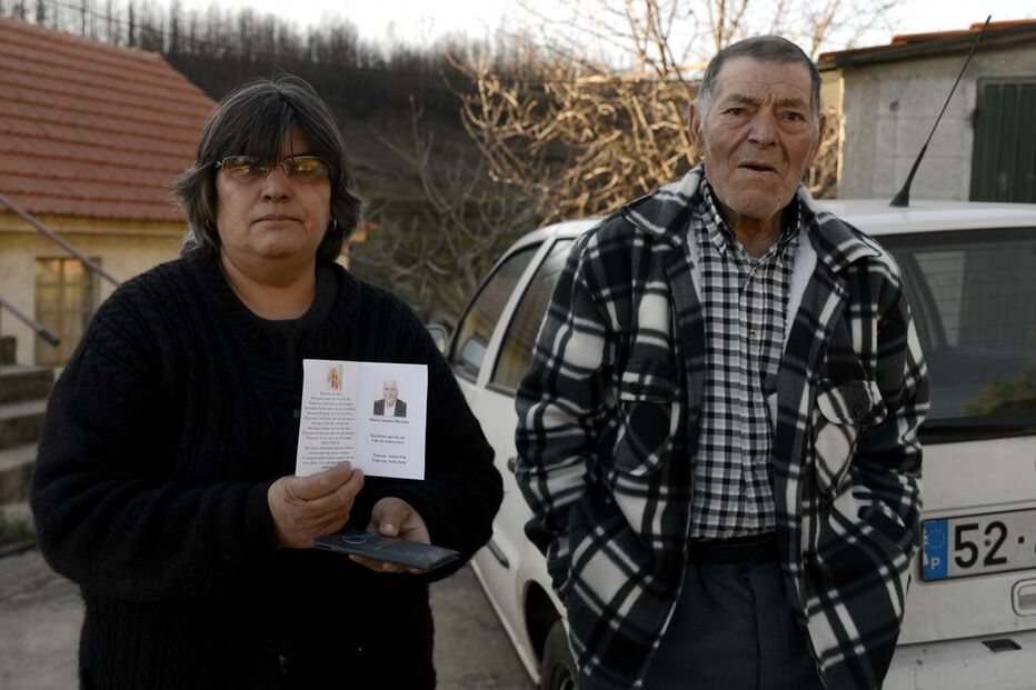 Ângelo Farinha e a filha do casal, Umbelina, estão indignados. Não têm telefone fixo desde outubro