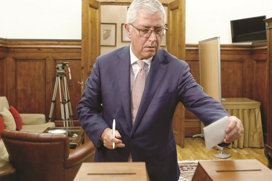 Fernando Negrão considera que os votos em branco na eleição para o líder parlamentar “podem ser entendidos como um benefício da dúvida”     