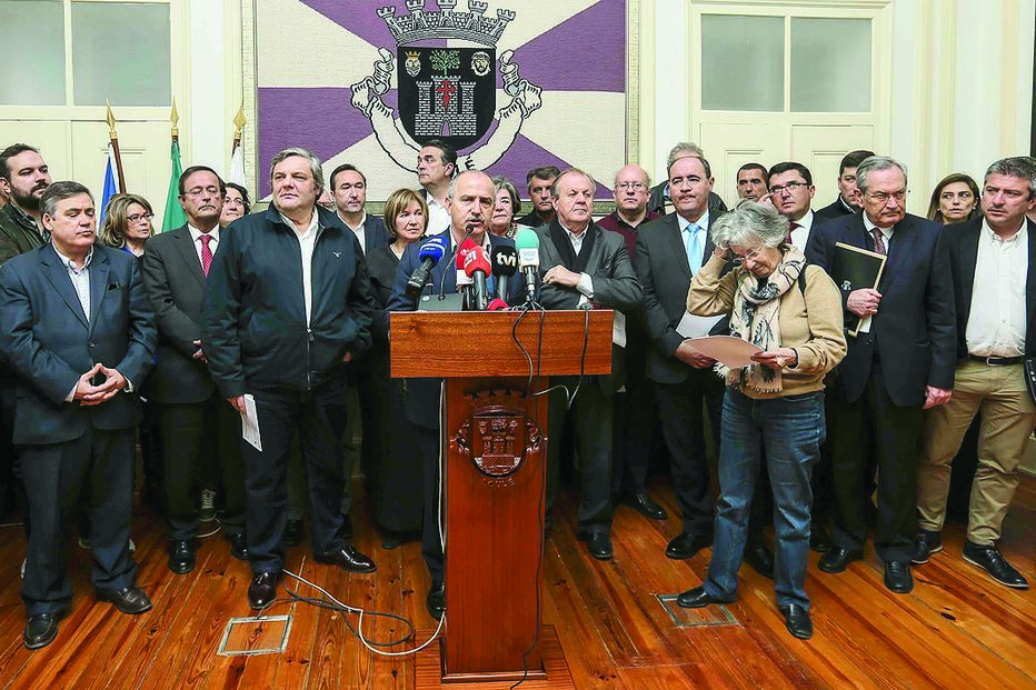 Indignação geral levou a uma tomada de posição conjunta entre autarcas, empresários e ambientalistas    