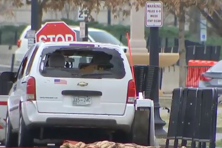 Carro foi contra barreira de segurança da Casa Branca, em Washington