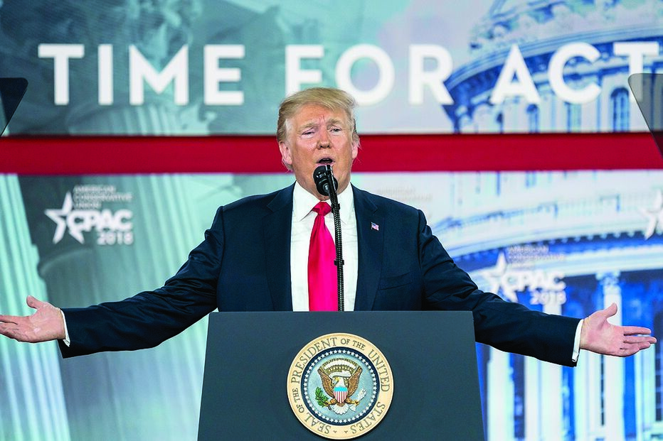 O presidente dos EUA considera que a melhor forma de evitar novos massacres em escolas é ter professores armados 