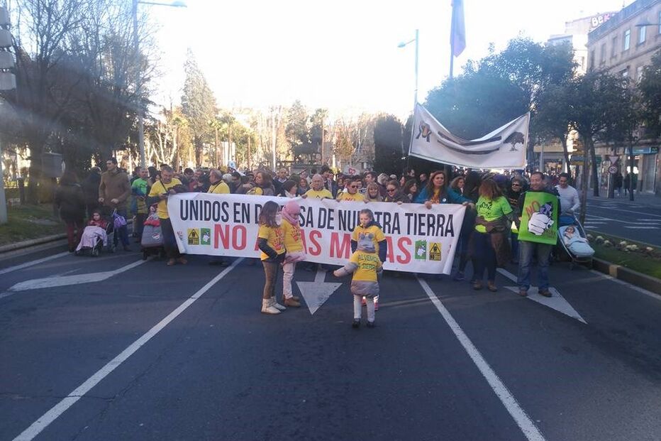 Milhares saíram à rua em Salamanca para contestar mina de urânio de Retortillo