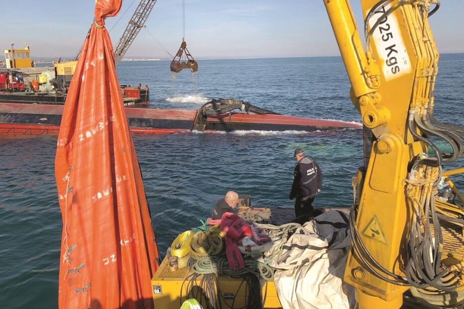 Embarcação virou-se ao largo da ilha da Armona
