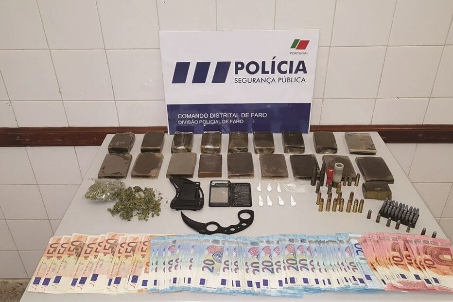 Material apreendido a traficante