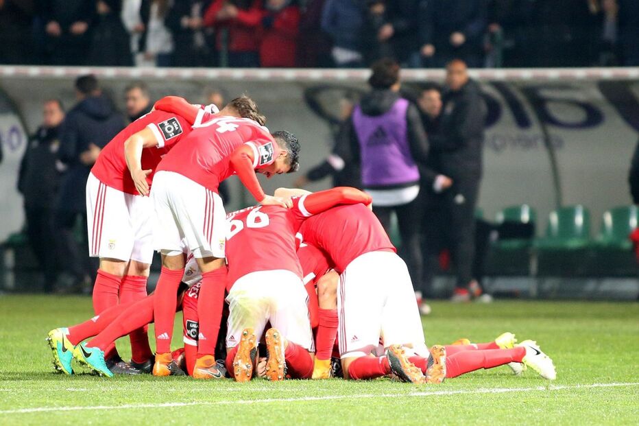 Jogadores do Benfica celebram vitória