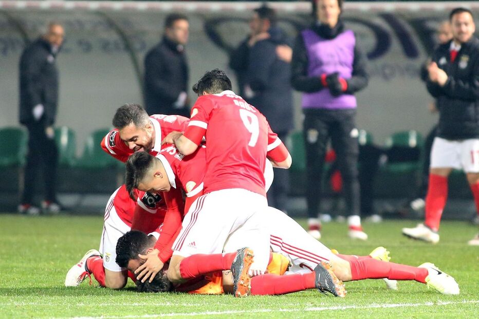 Jogadores do Benfica celebram vitória