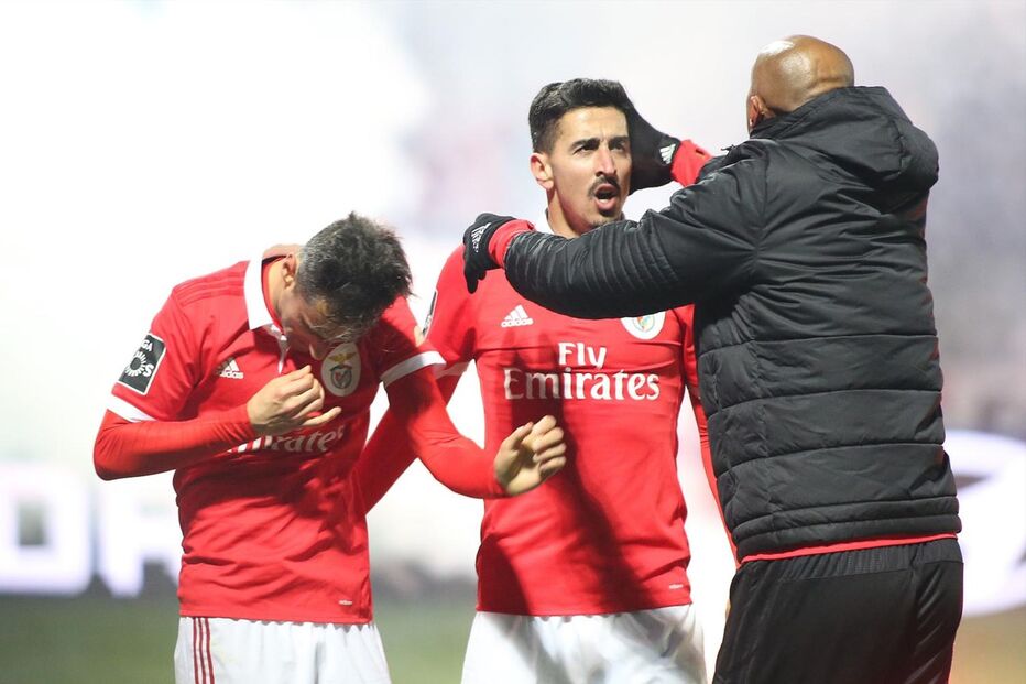 Jogadores do Benfica celebram vitória