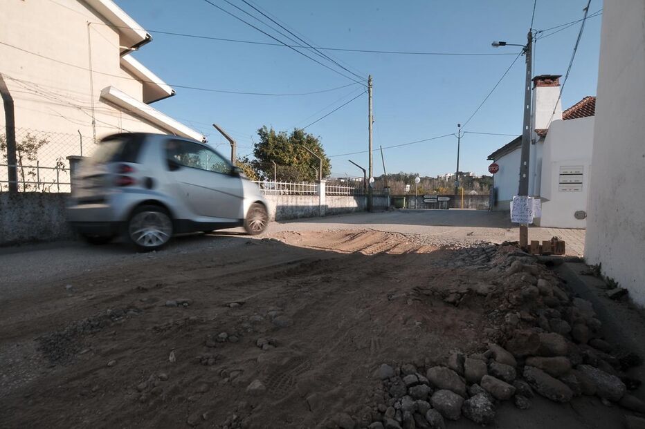 Estrada degradada em Coimbra