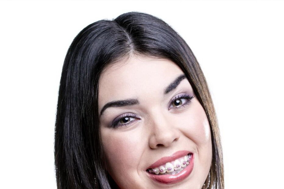 Isabela tem 19 anos e vem de Lisboa. Ficou em terceiro lugar na final da Casa dos Segredos 7