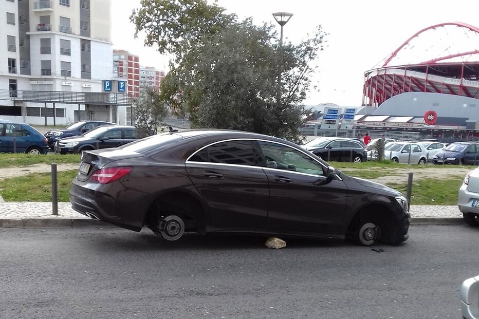 Ladrões levam quatro pneus de Mercedes junto ao Estádio da Luz, em Lisboa