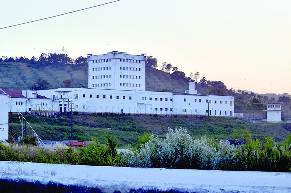 Recluso ameaçado em Alcoentre 