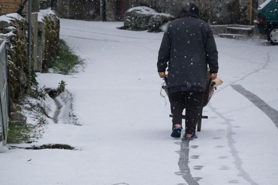 Neve cobre de branco Trás-os-Montes