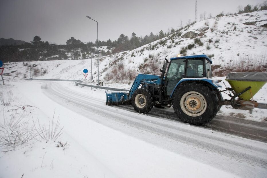 Neve cobre de branco Trás-os-Montes