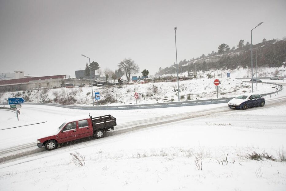 Neve cobre de branco Trás-os-Montes