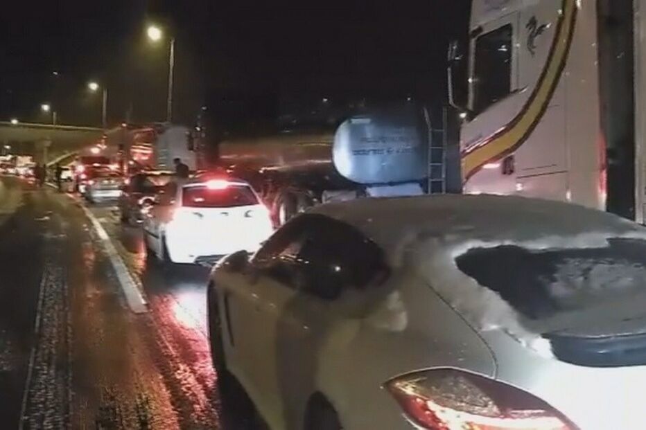 Neve causa pânico nas estradas