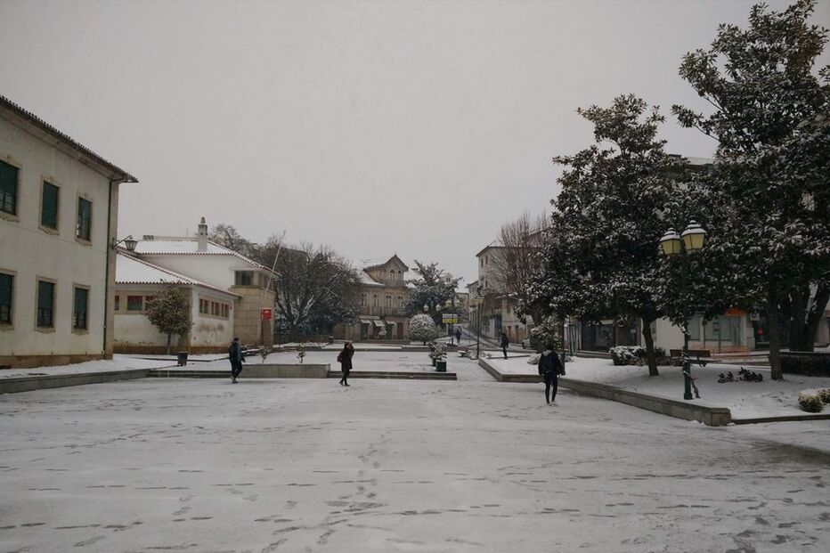 Neve cobre de branco Trás-os-Montes	