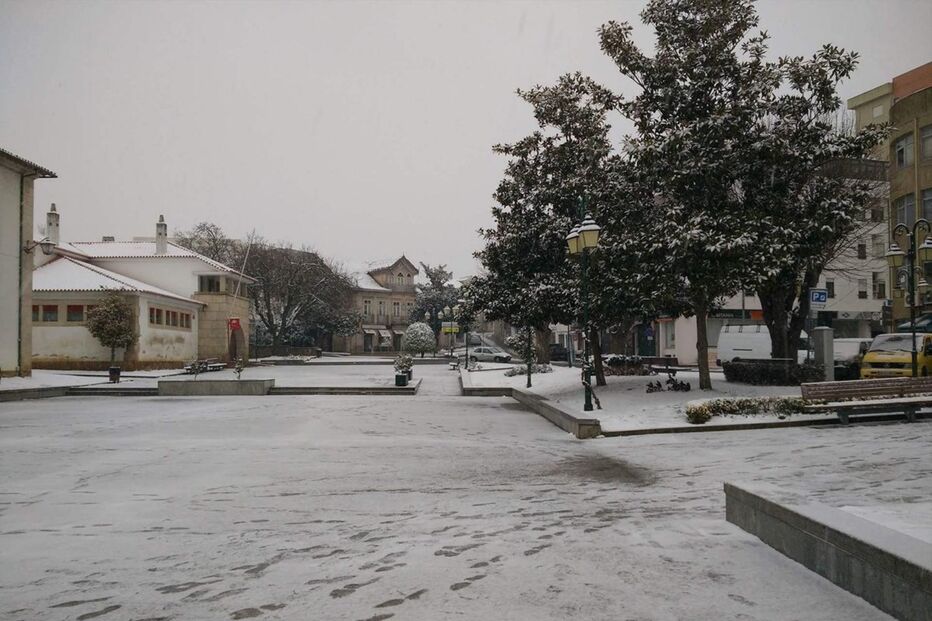 Neve cobre de branco Trás-os-Montes	