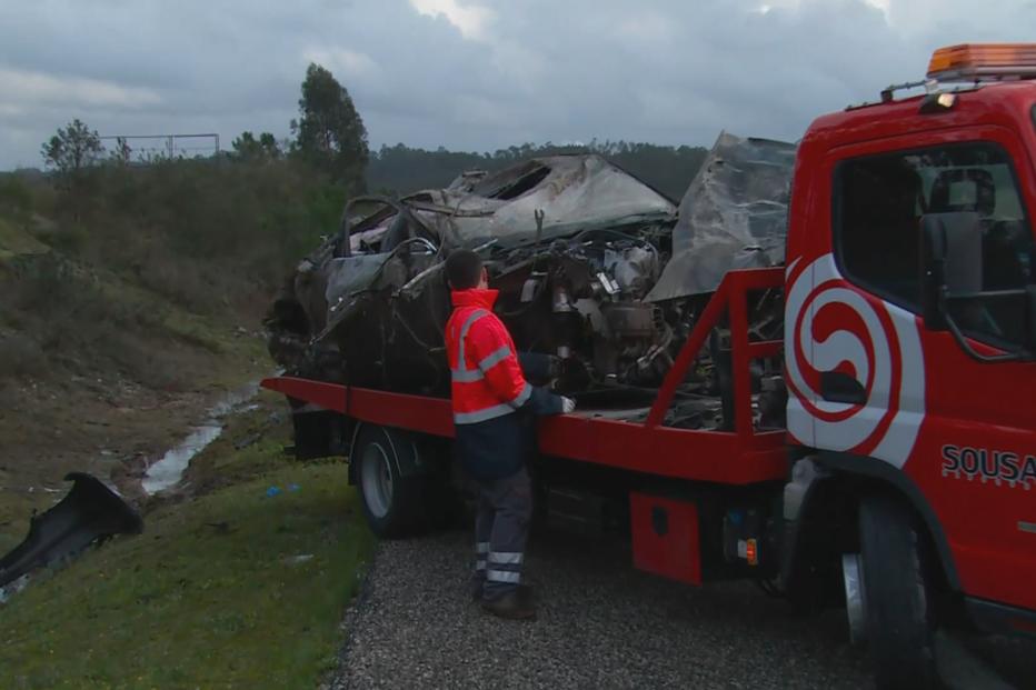 Despiste na A1 faz dois mortos e um ferido grave em Leiria
