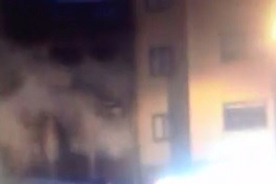 Mulher salta de segundo andar para escapar às chamas no Porto