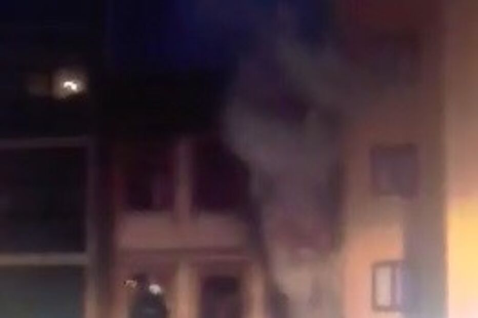 Mulher salta de segundo andar para escapar às chamas no Porto