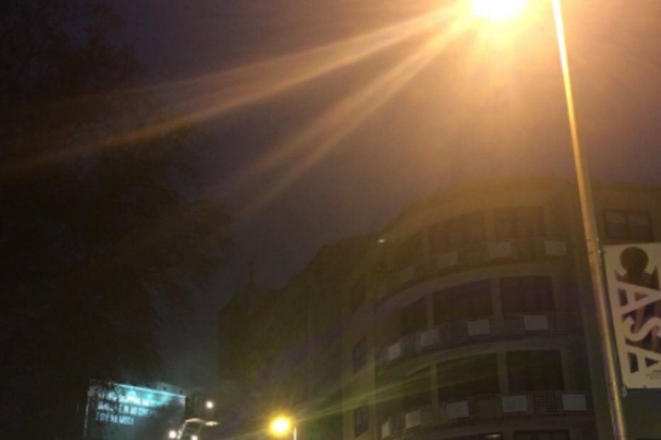 Mulher salta de segundo andar para escapar às chamas no Porto