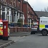 Pacote suspeito leva a retirar residentes de casas em Manchester