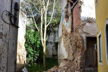 Derrocada de um prédio em Santarém	