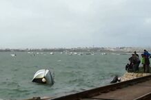 Homem resgatado do mar em Faro