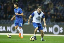Jogadores do FC Porto aquecem para o clássico com o Sporting