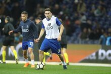 Jogadores do FC Porto aquecem para o clássico com o Sporting