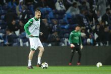  Jogadores do Sporting aquecem para o clássico no Dragão