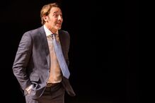 Diogo Infante, Rita Salema, Jorge Mourato e Patrícia Tavares em cena no Teatro da Trindade, em Lisboa 