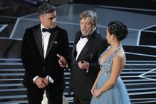 Kelly Marie Tran, Oscar Isaac e Mark Hamill apresentaram um dos Óscares da noite