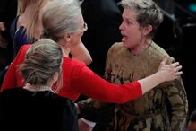 Frances McDormand ficou sem palavras ao ser surpreendida por Meryl Streep