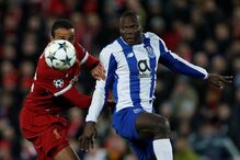 Jogadores em ação no Liverpool - FC Porto