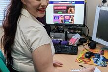 Bancária deixa emprego de 6 mil euros/mês para testar brinquedos sexuais