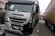 Dois feridos em colisão de carro e camião na Lourosa