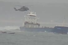 Helicóptero da Força Aérea resgata tripulação de navio encalhado no Tejo