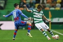 Jogadores em ação no Sporting - Plzen