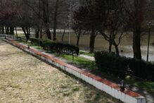 Zêzere galgou as margens de parque de estacionamento em Constância, perto da confluência com o Tejo