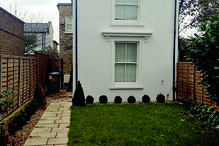 Casa onde residia a família portuguesa, no bairro londrino de Twickenham, ainda tem as fitas da polícia