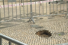 Abatimento de piso faz aparecer buraco no Chiado, em Lisboa